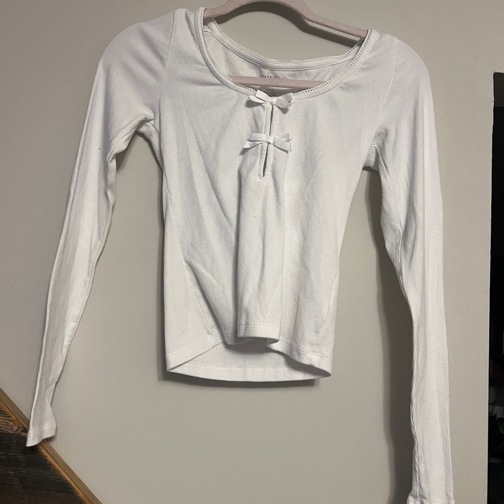 American Eagle Outfitters White Long-Sleeve Scoop Neck Top with Front Bows
